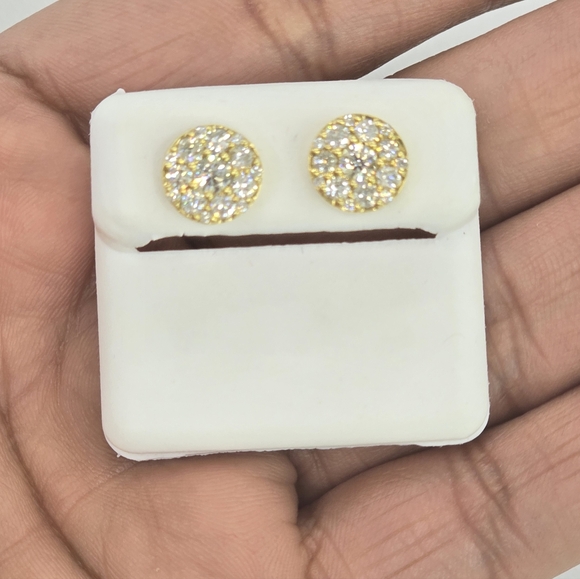Real Diamond 10kt Gold Round Stud Earring